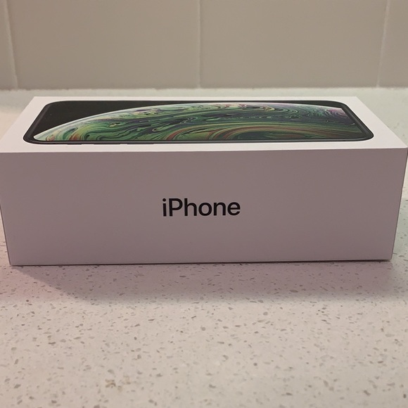 iPhone XS Box - Picture 2 of 3